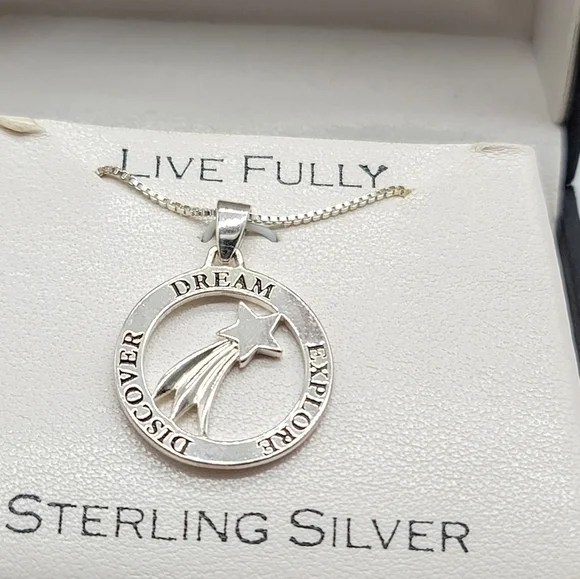 Macy's NIB Sterling Live Fully Necklace - Picture 2 of 3